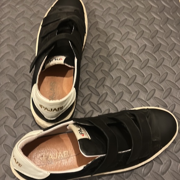 Pajar men’s casual shoes with Velcro - Picture 7 of 7